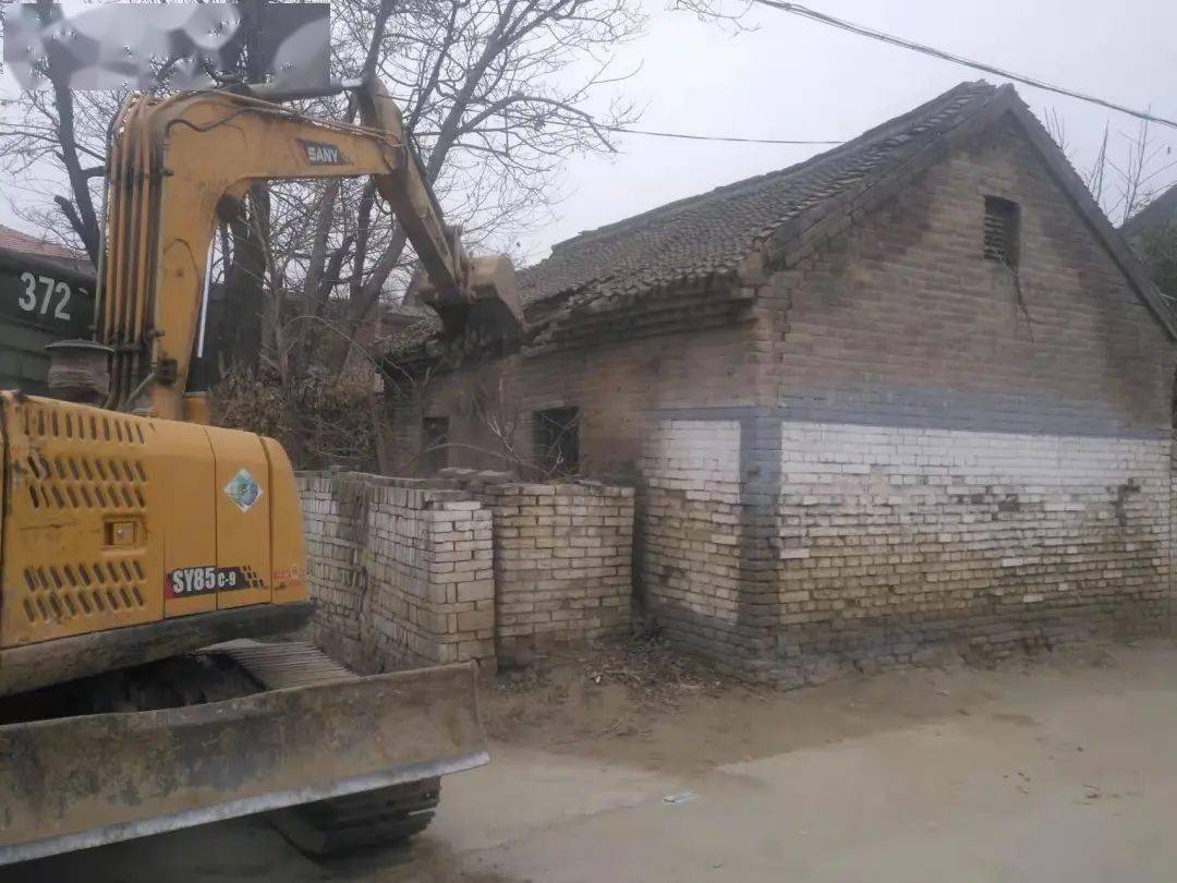 上官镇拆除农村老旧危房消除安全隐患改善村容村貌
