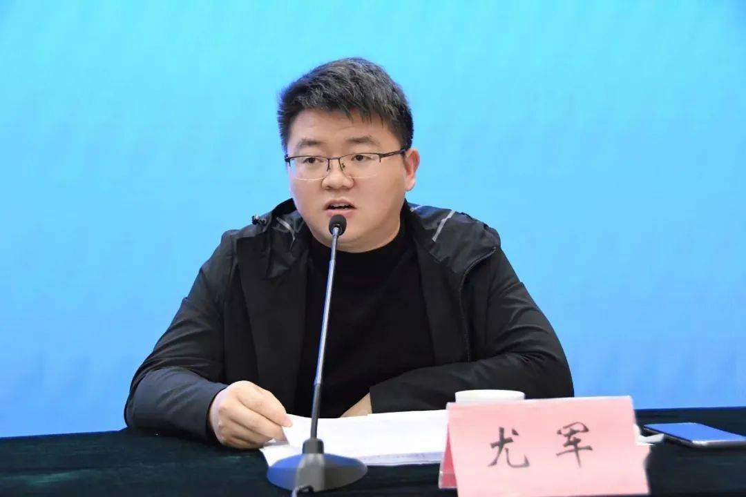 会上,街道办副主任尤军通报街道工业群租企业安环消专项整治工作阶段