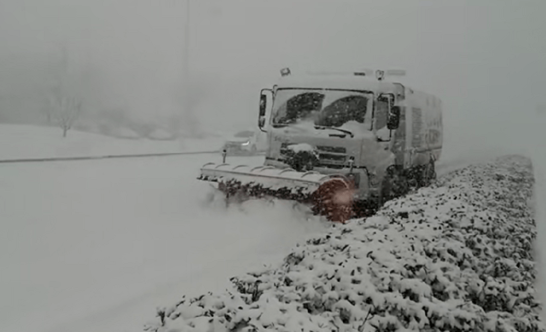 飛雪舞長空浴雪奮戰有你有我