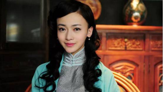 烽火佳人红羽和青萍长得一样性格差距却很大