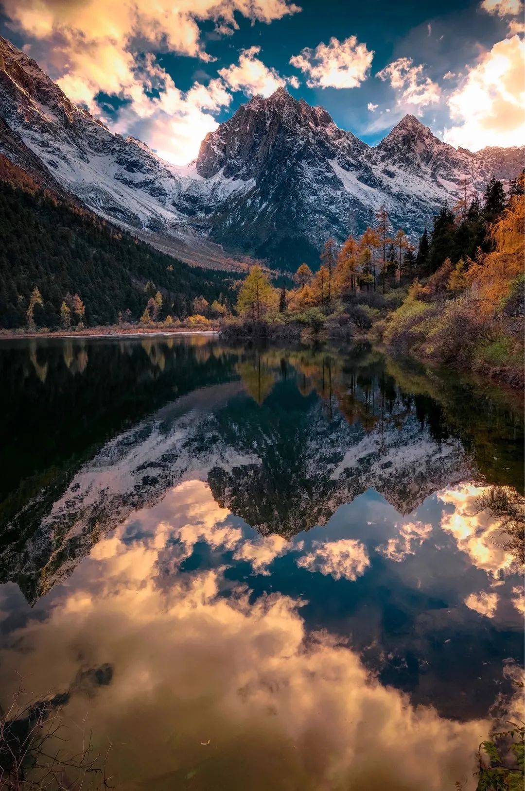 四姑娘山空灵雪景似琉璃宛若进入扑朔迷离的童话世界