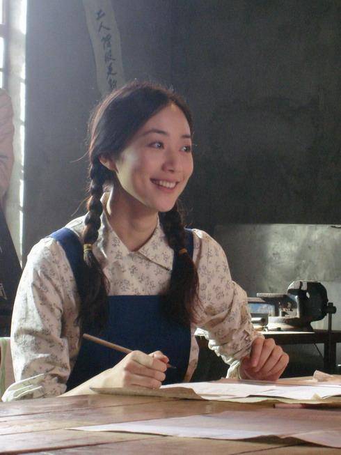 红三代韩雪否认靠关系成名出道21年感情成谜无人敢得罪