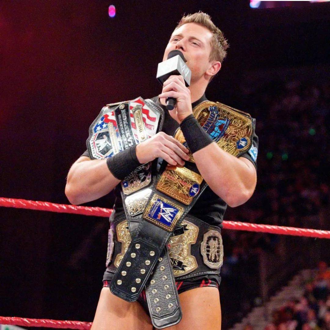 成功男人的代表!米兹由被赶出更衣室,到获得传奇老将们的尊重!_miz_th