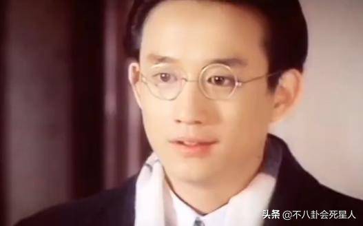 黄磊就演过了不少电视剧，那时候还是个带着文艺气的年轻人，帅气俊朗。