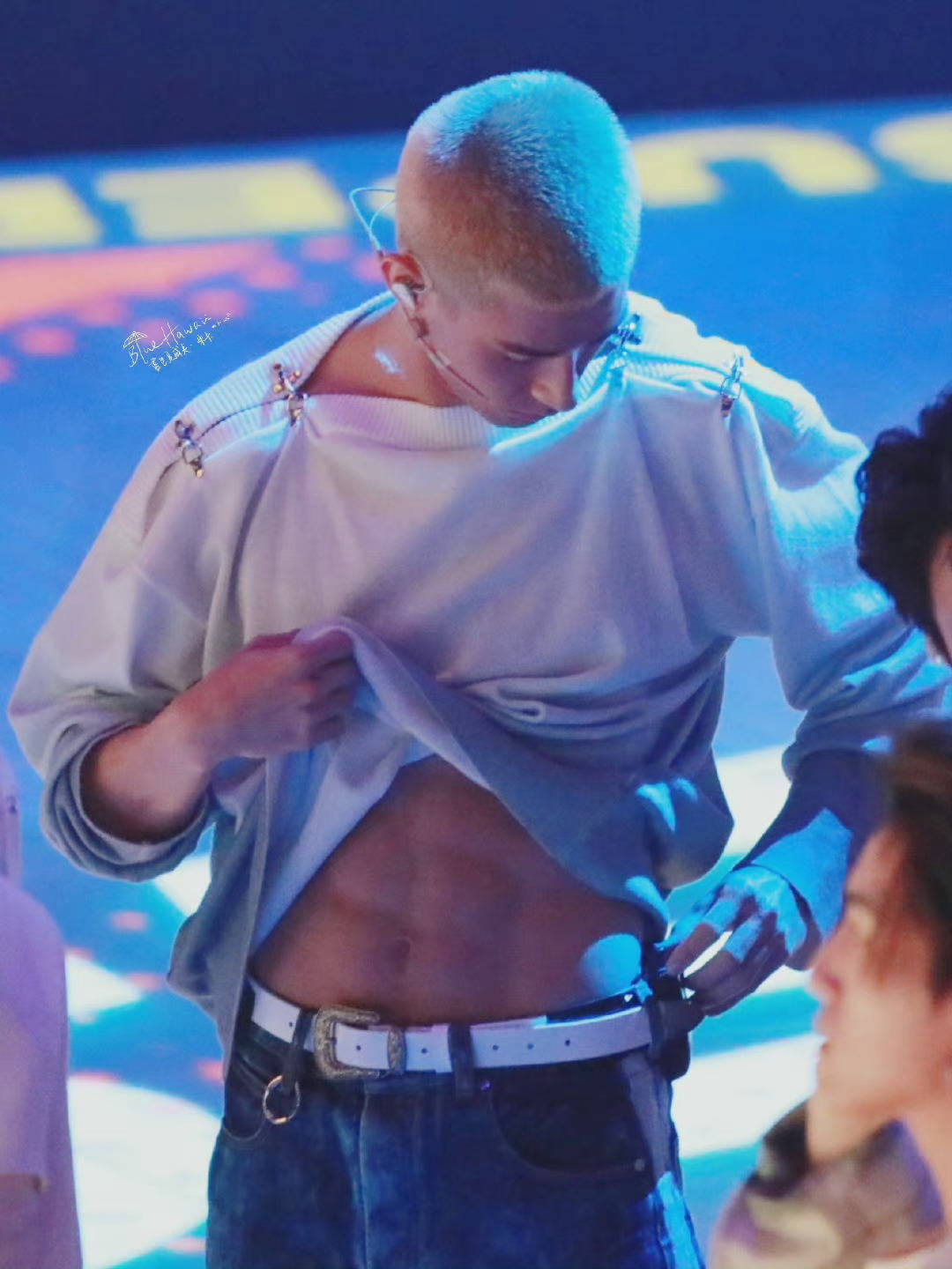 米卡最新饭拍腹肌图9615 太绝了 这谁看了不迷糊_米卡_腹肌