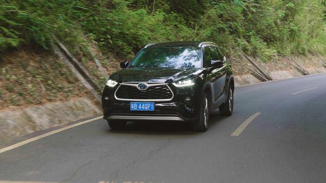 喜提新款丰田汉兰达之后再试驾朋友的理想one我后悔了吗