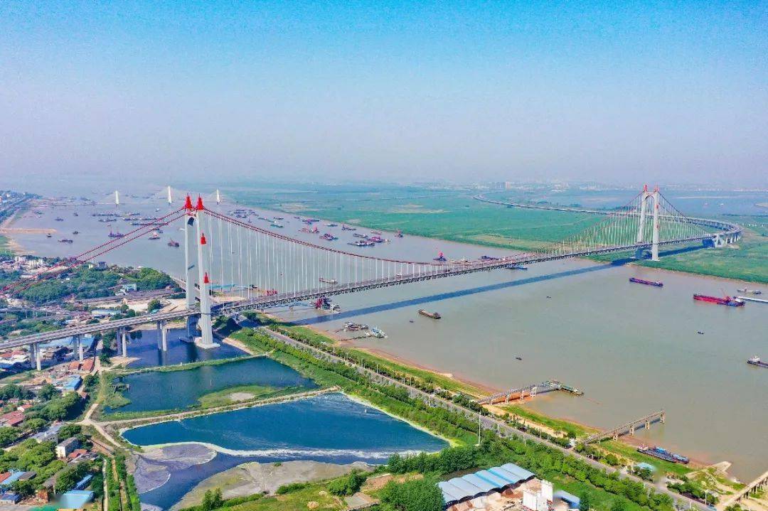 湖南省临湘至岳阳高速公路洞庭湖大桥是g56杭瑞高速公路的控制性工程.