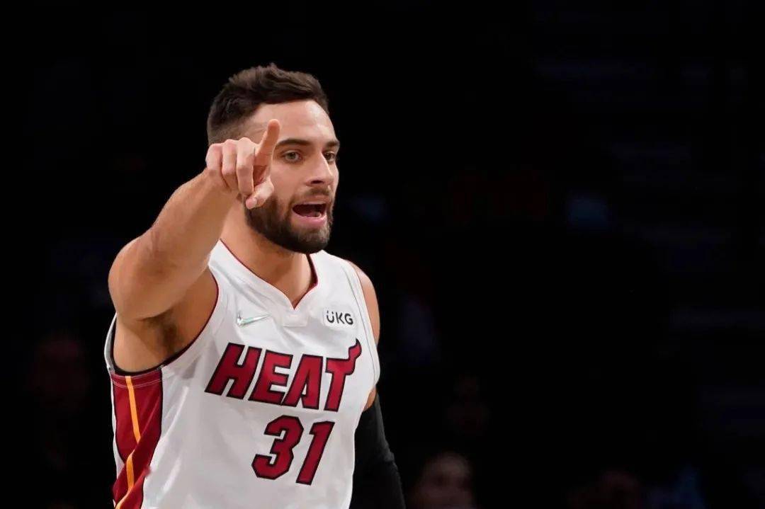 9000万大合同?又一个落选秀逆袭了_斯特鲁斯_热火_比赛