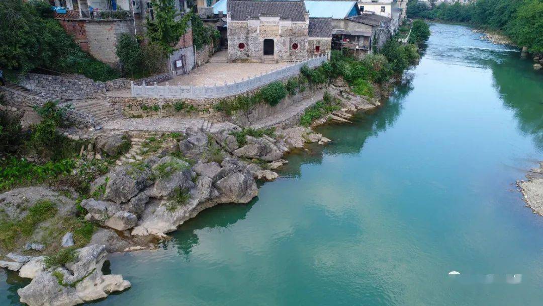 镇江宫又称"王爷庙",位于湖北省宜昌市五峰土家族自治县渔洋关镇桥河