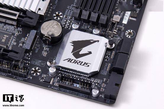 内存|技嘉 B550M 雪雕 AORUS PRO AX 主板评测：身披银甲，扎实散热