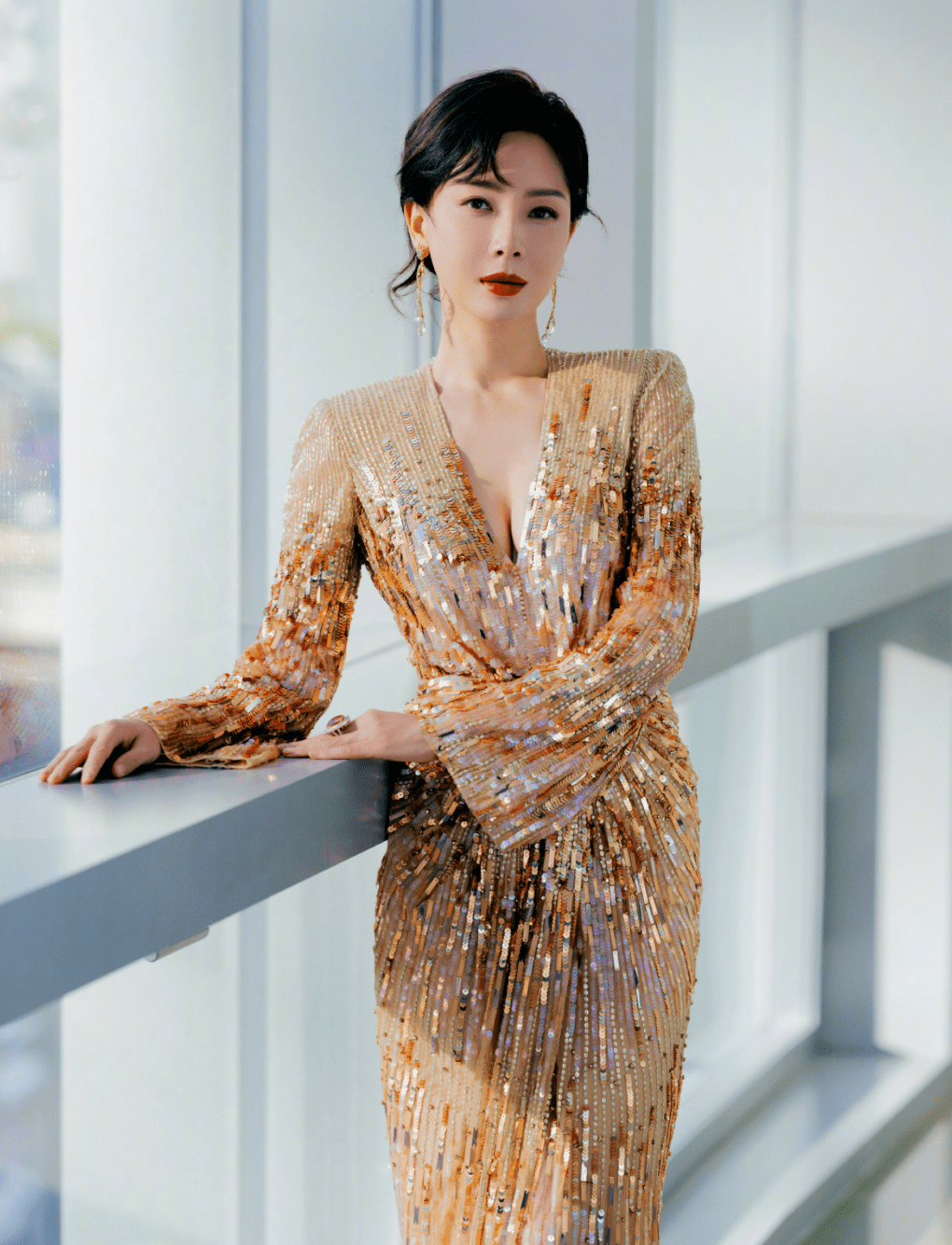 44岁陈数红毯造型曝光!