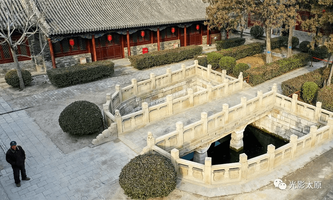 一座牌坊,凝结气象;二潭泮池,汇集墨香