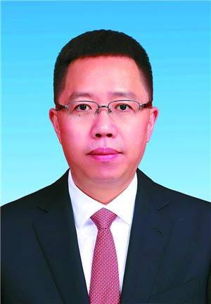 男,汉族,1972年6月生,在职研究生,中共党员,现任雅安市委副书记,雅安