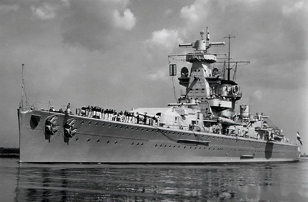 巡洋舰于12月初进入大西洋,12月24日夜发现由20艘商船组成的ws-5a船队