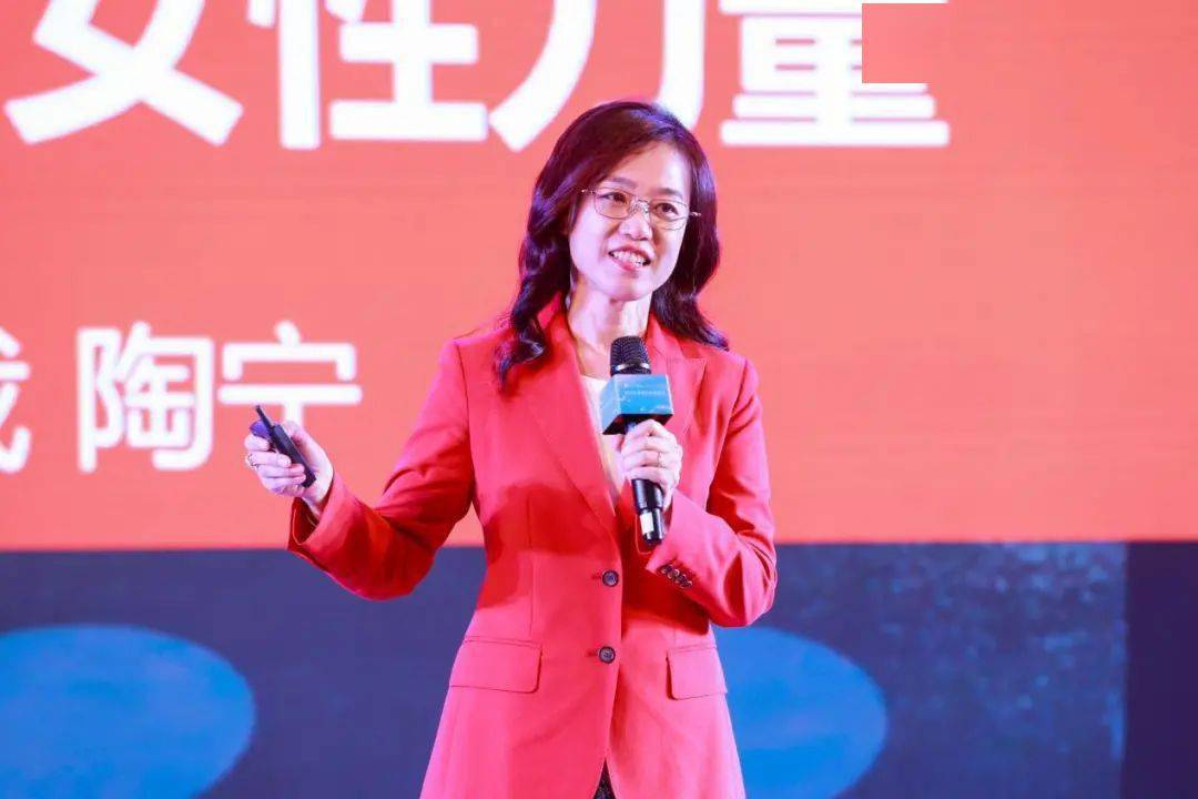 与未来的双向奔赴,"她"从不缺席_女性_演讲_曾佳欣