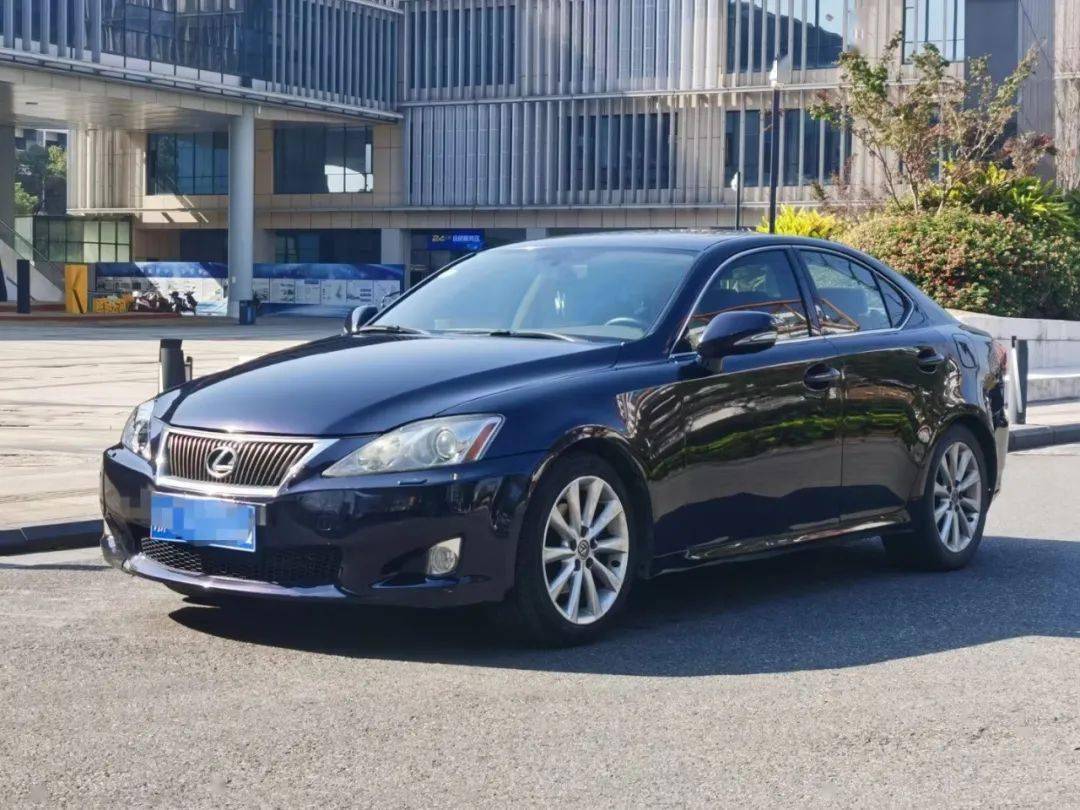 2010年雷克萨斯is30030lv6后驱进口版