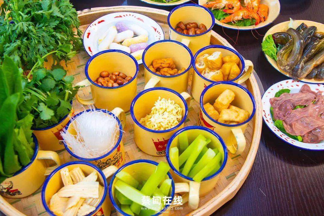 199元开吃火爆全网的地摊火锅登陆蔡甸新晋排队王锅底都要现炒