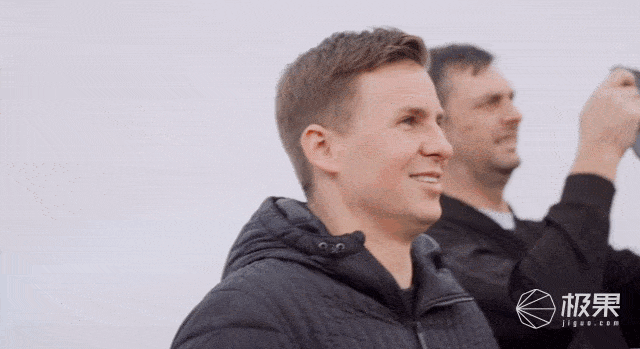 Apple Car工程师转型造飞机！12个旋翼能变形，续航96公里，后年量产...