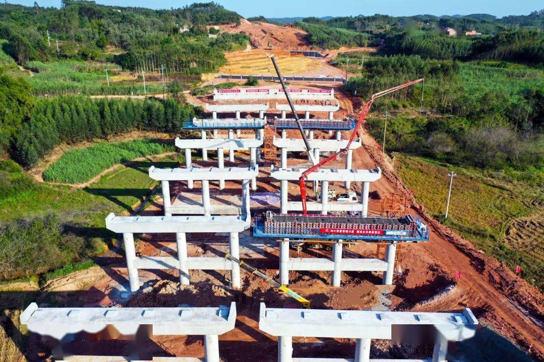 9米,其中桩基55根,24个桩系梁,20个中系梁,39根墩柱,13个盖梁,4座桥台