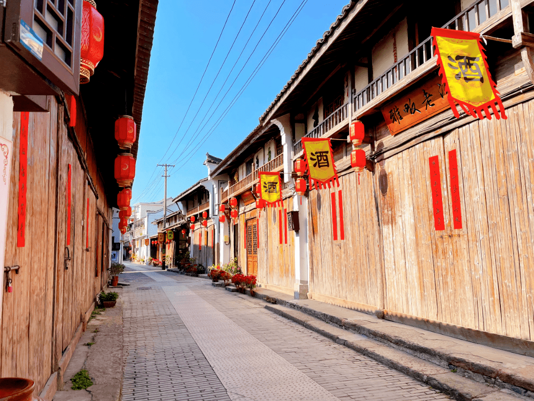 婺城区雅畈镇市美丽城镇办依托省市两级资源,组建专家服务团,先后开展