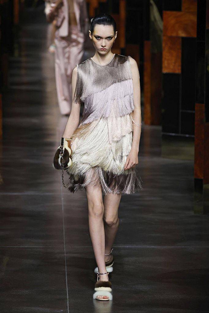 俄罗斯00后新生代超模 凭高级厌世脸火出圈_sofia_系列_个人