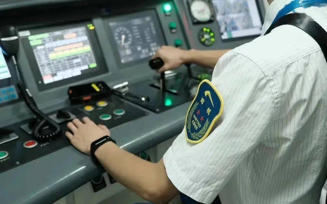 地铁司机也要考科目三