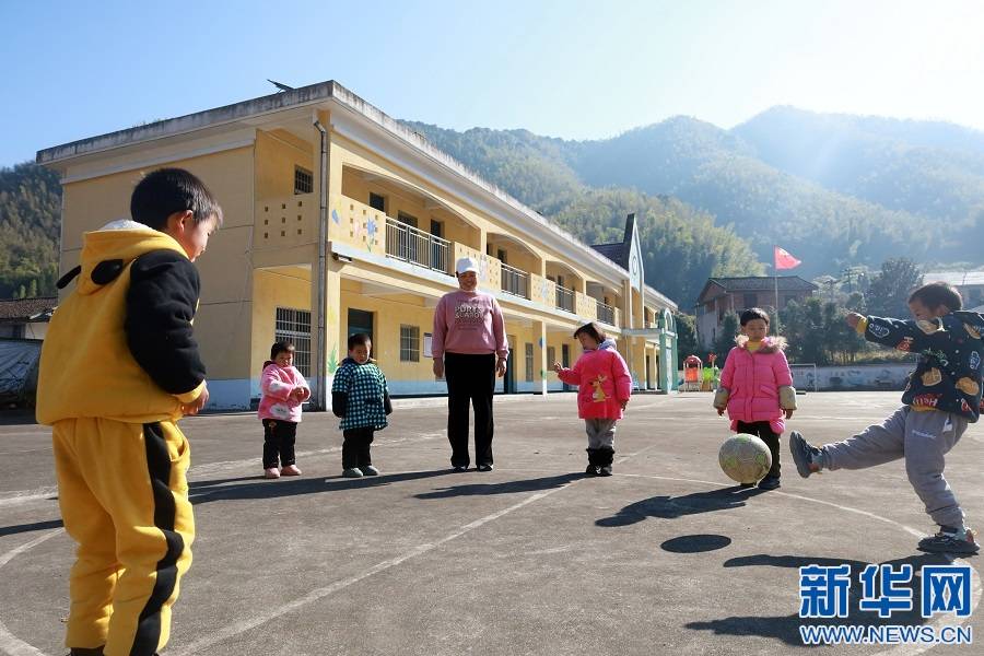 教育|两个老师六个娃 大山深处的幼儿园