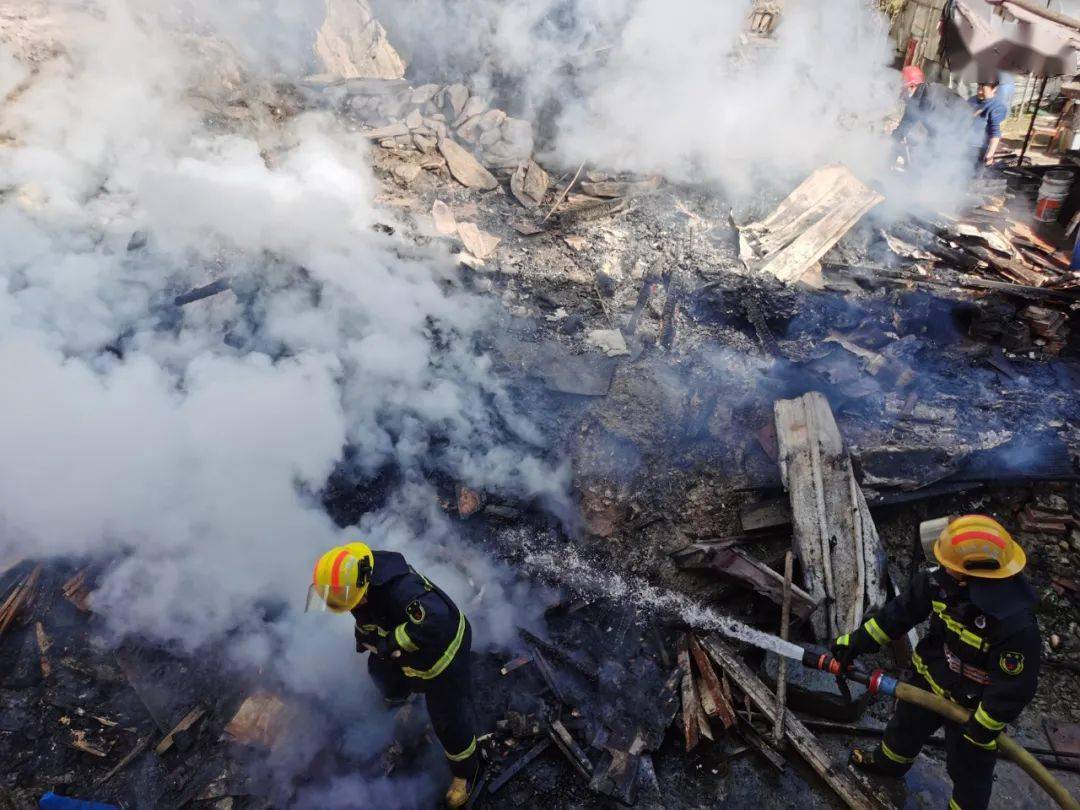 农村防火要咋防?_火灾_扑救_柴堆