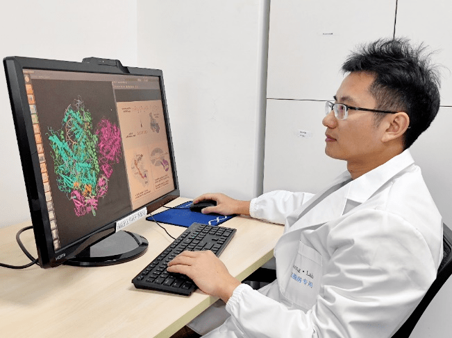 蛋白|中国科学家成功解析植物中独特的双链RNA合成机制