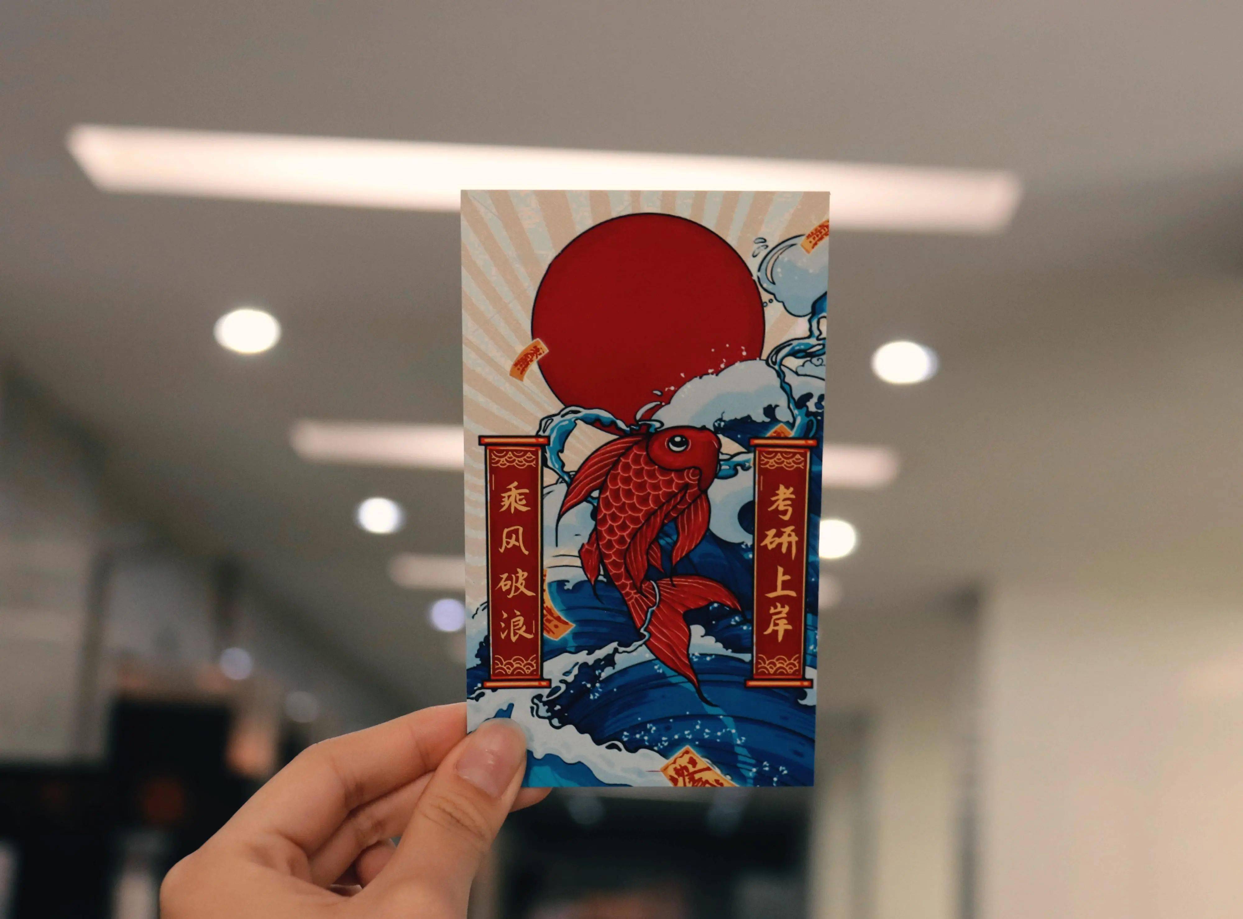 今年的"加油包"包括"乘风破浪,顺利上岸"暖心加油卡片,补充能量的