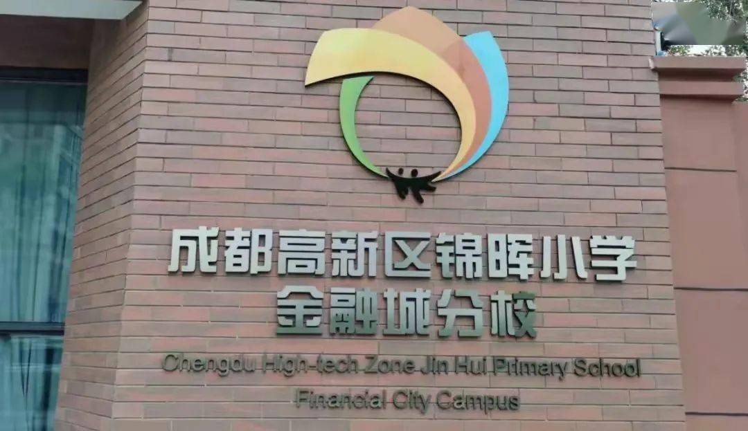 以建面约65平开间到330平大三居空间面世,接驳地铁1号线金融城站,背靠