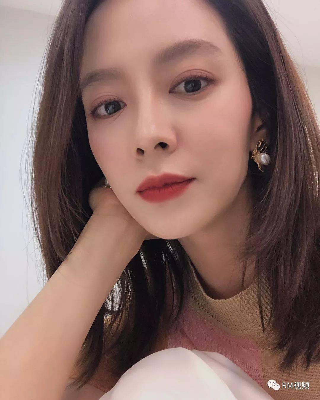 化妆师ins更新宋智孝自拍_cr_宋智孝_自拍