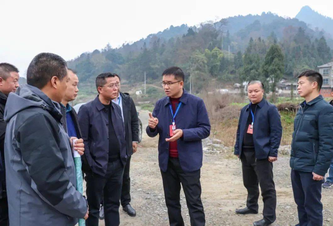 曾建祥调研公路建设并开展巡河工作_绥阳_卢永贤_旺草镇