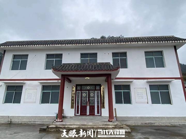 四新四化蹲点采访江口县德旺乡万亩茶山花满园茶农纷纷笑开颜