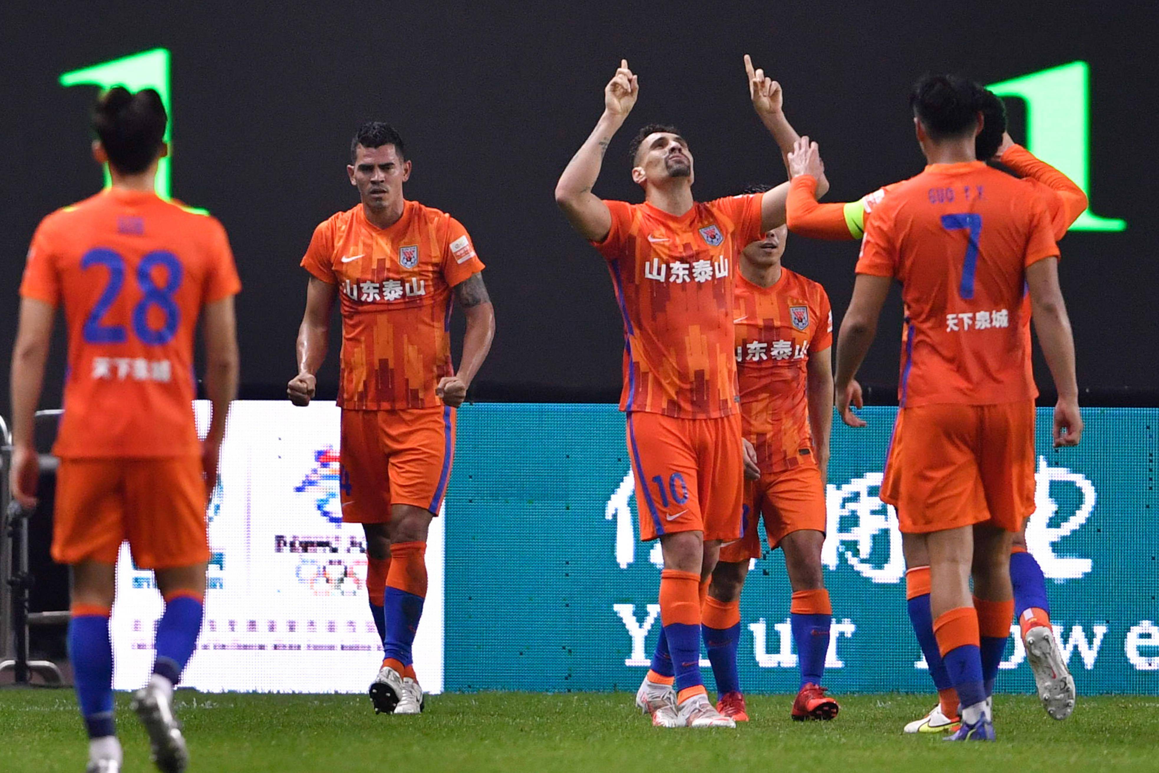 第一,时隔11年,泰山队重回巅峰12月26日20点,中超联赛第19轮,山东泰山