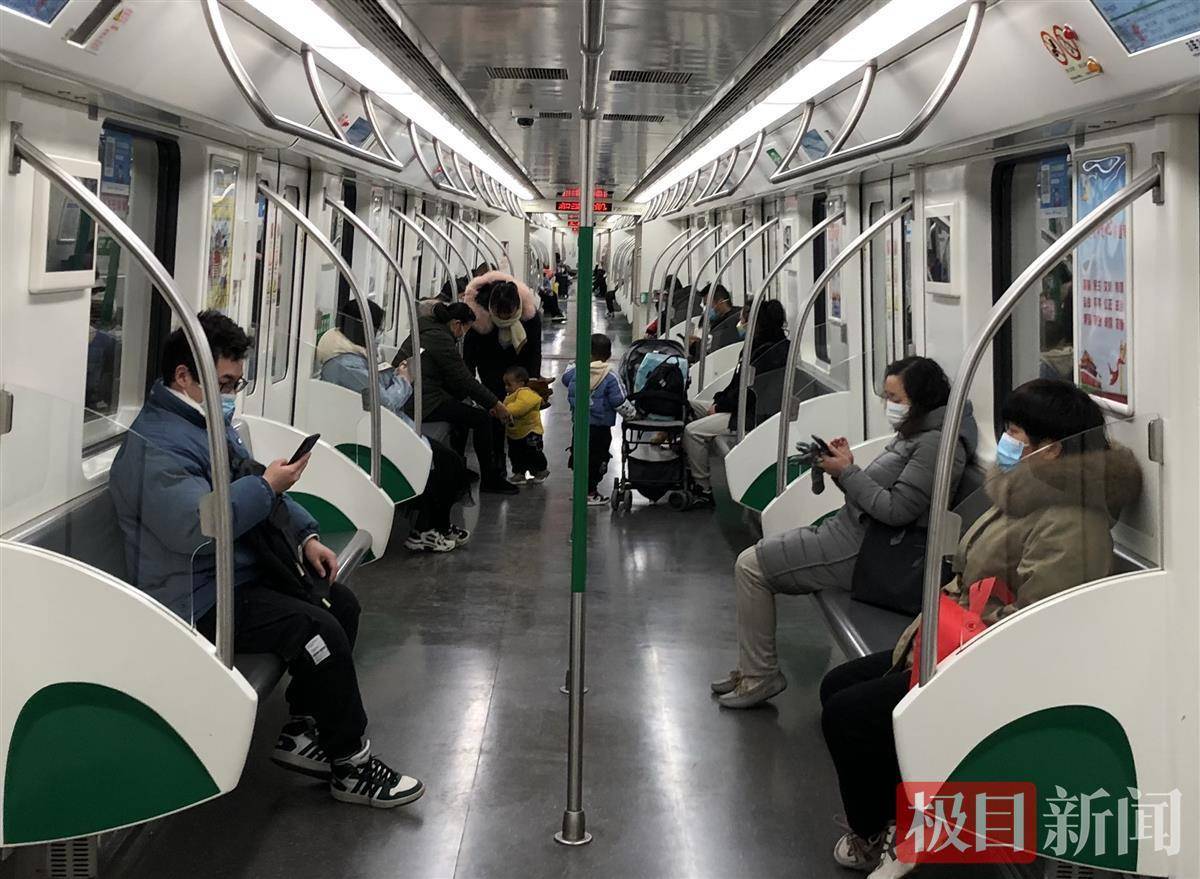 武汉地铁6号线二期通车首日乘客感叹方便方便太方便了