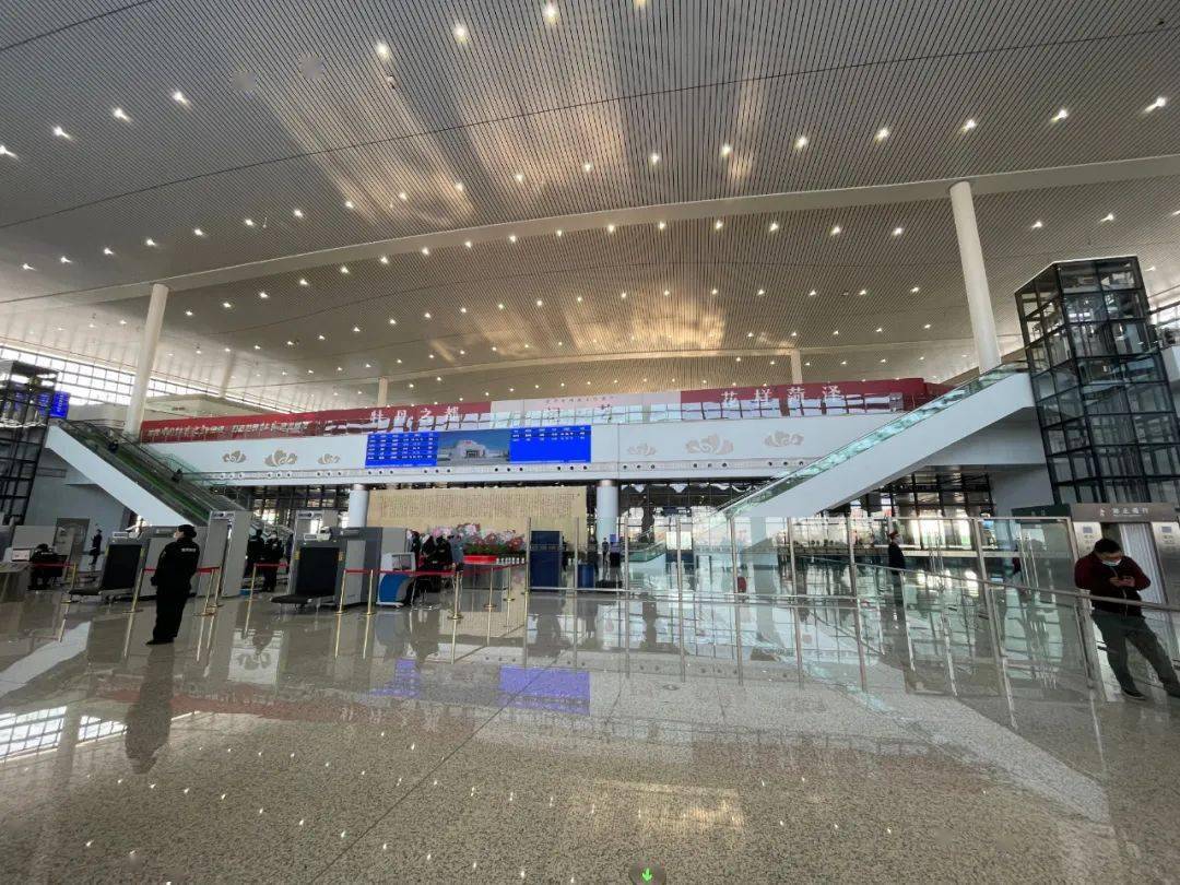 菏泽通高铁了宇宙中心曹县设有一站菏泽到济南1个多小时到北京3小时