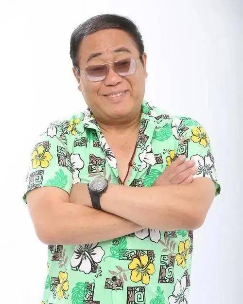 高层只能从这些配角演员,毕竟这些年因为tvb连续亏损,刘一飞是被tvb