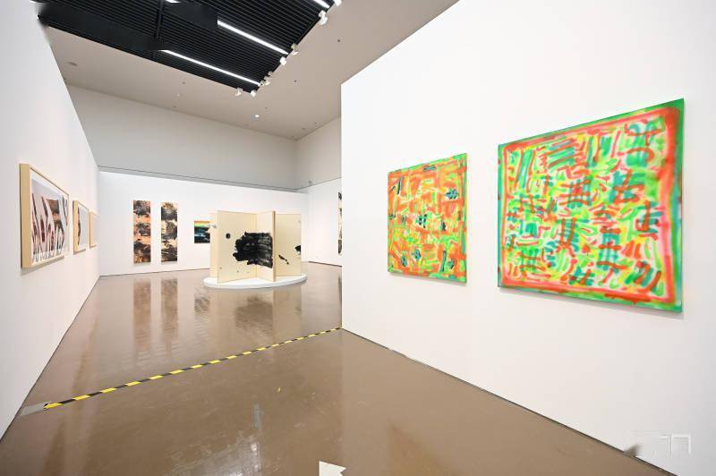 艺术|70位艺术家的200余组作品同频共振 “无问西东”呈现新海派艺术的精髓所在