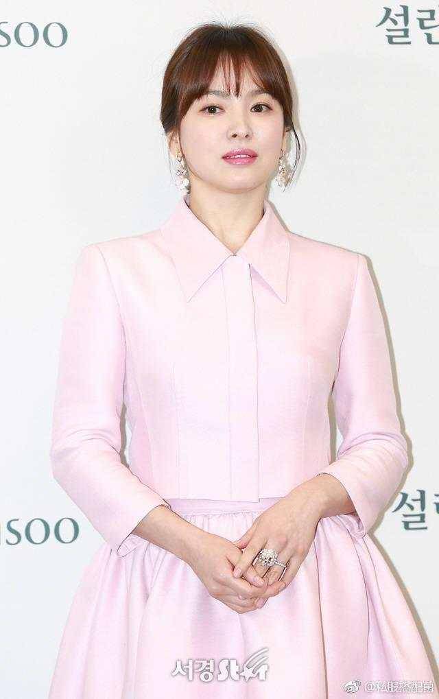 宋慧乔一身粉裙出席活动明显发福了网友直呼这是幸福肥