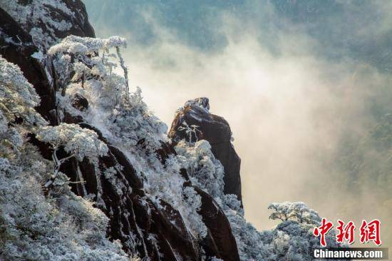 航拍江西三清山雪景：银装素裹宛如童话世界