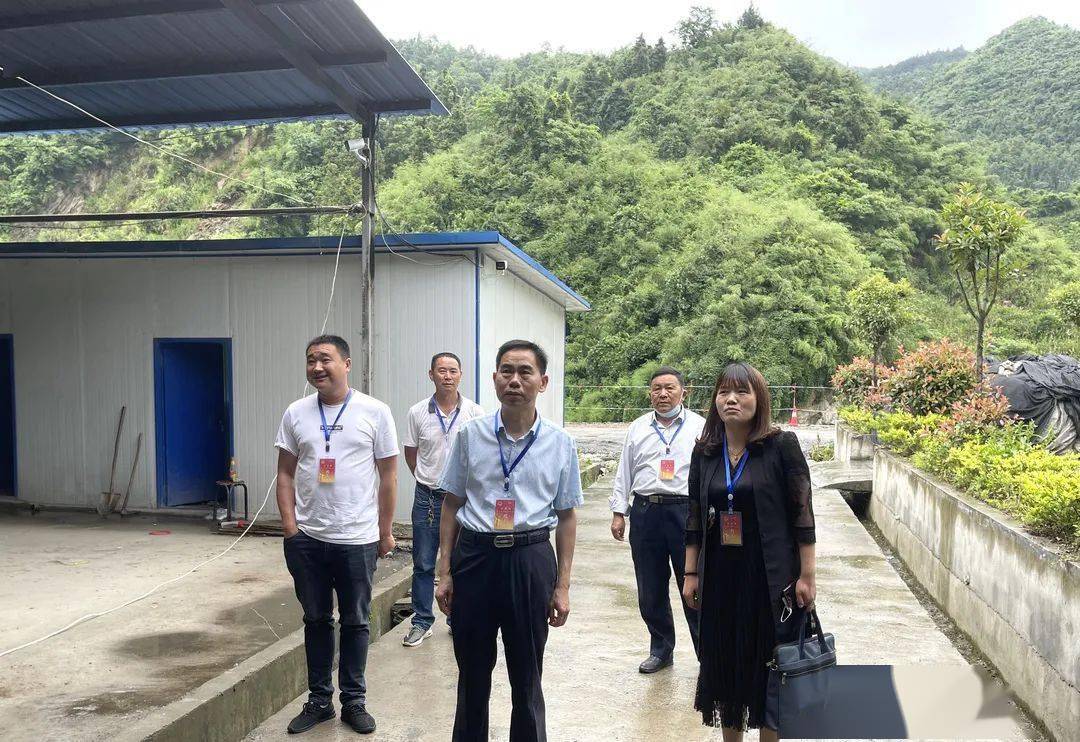 张伟成人民群众记得你你还活着