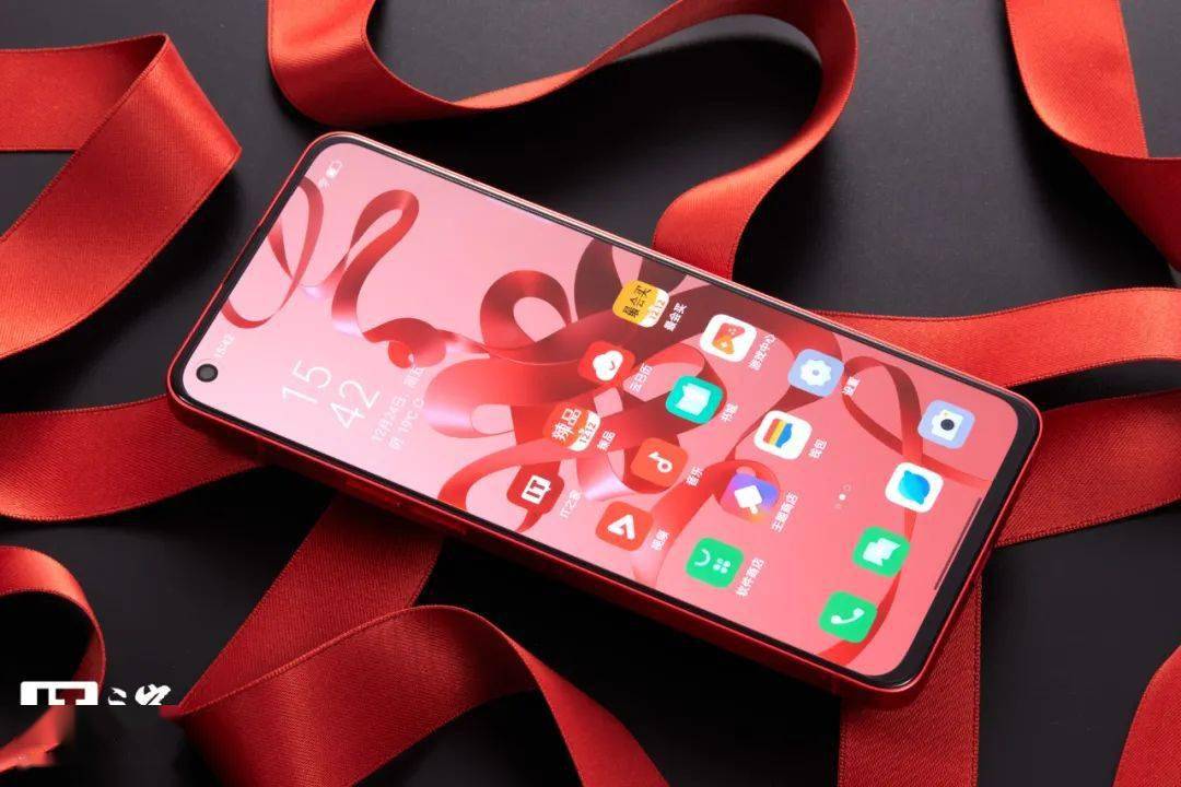 今年最后一款红色手机，过分美丽