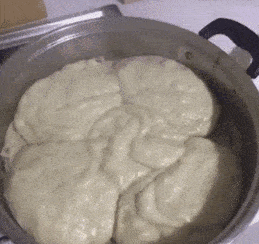 搞笑段子3:老婆第一次蒸馒头,虽然样子不太好看,但起码还能看出样子.