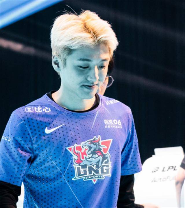 lwx才打完德杯,两位老选手异口同声:他遇到大好事了_比赛_fenfen_时候