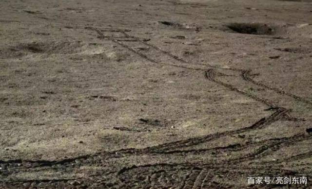 玉兔2号月球背面照片 bdba4b997237453b9880ff721aaf1590.jpeg