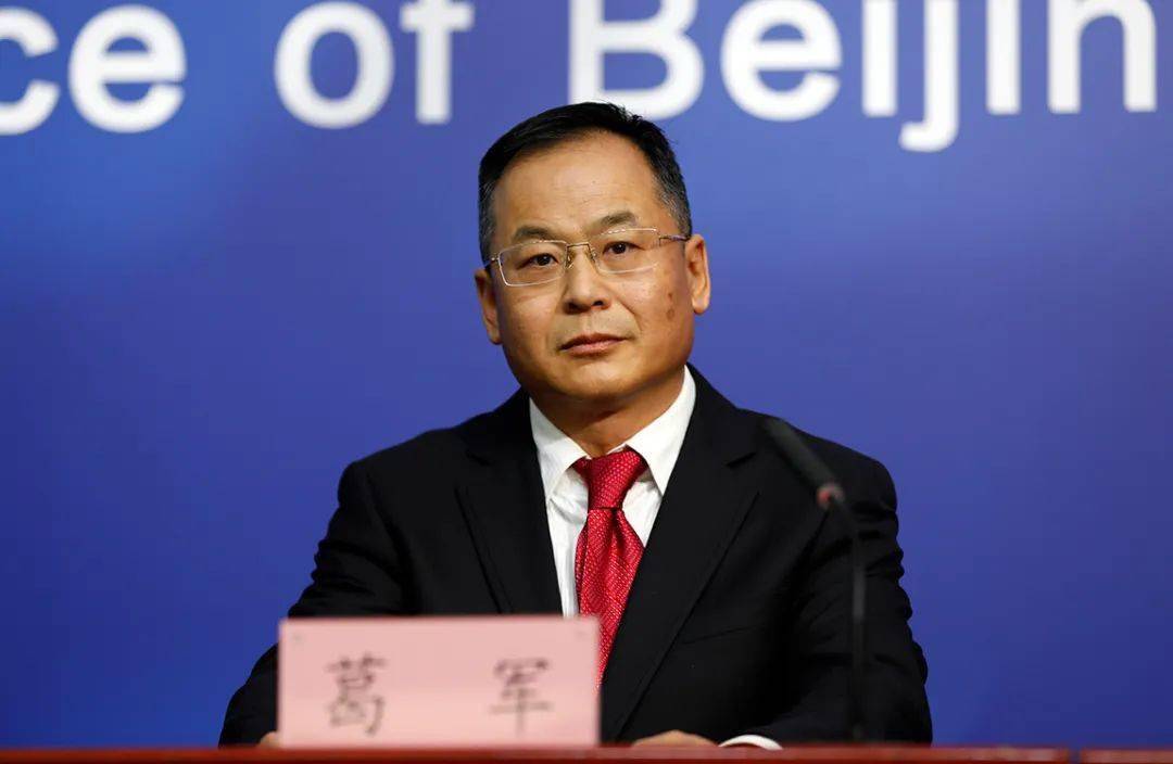 北京市体育局党组成员,副局长葛军介绍北京市冰雪运动发展整体情况:39