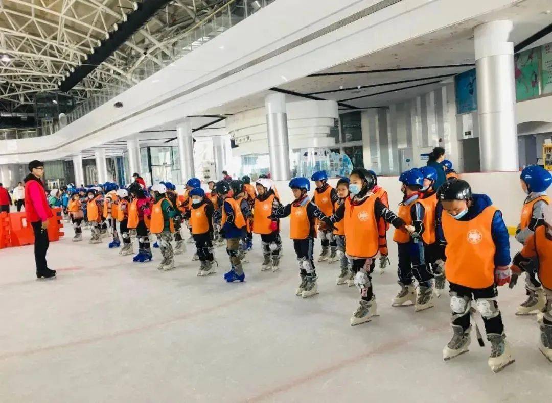 凤凰岛初级中学获评全国校园冰雪运动特色学校,珠江路小学获评北京