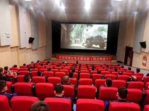 汶川县组织观看红色电影跨过鸭绿江