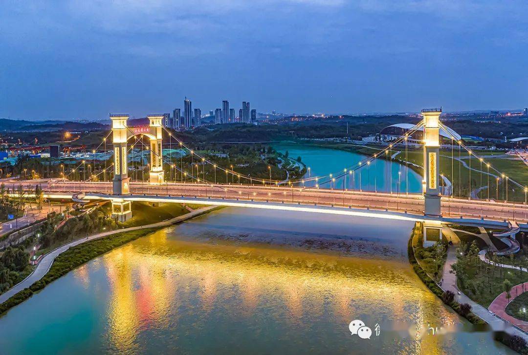 天府新区云龙湾大桥(张磊·摄)一条重要的南北通道该桥寓意天府之门